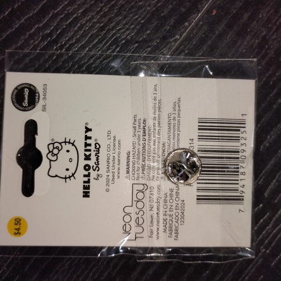Hello kitty brooch pin - Picture 2 of 2